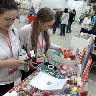 Мастерская Даунсайд Ап приняла участие в крупнейшей выставке подарков в “Гостином дворе” 